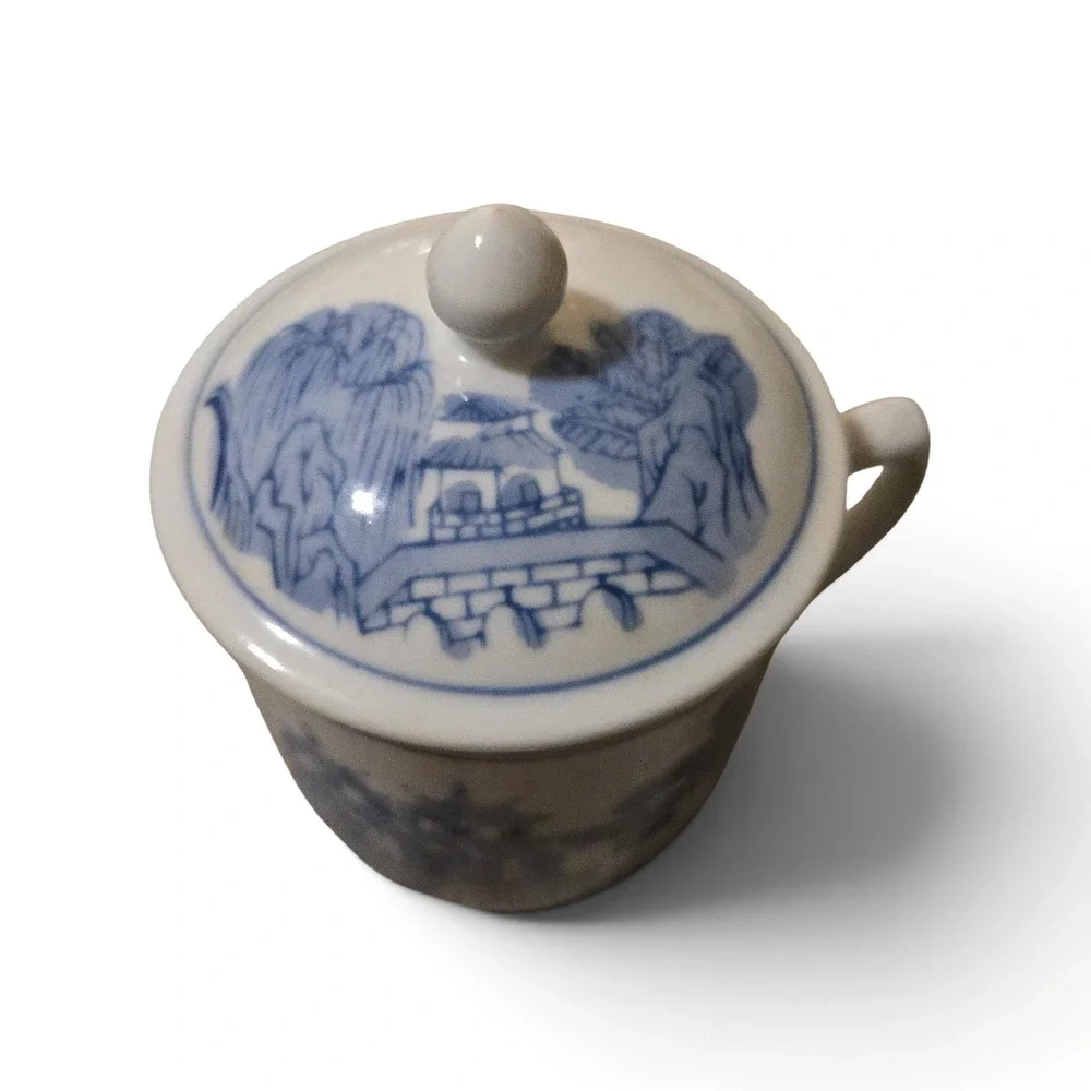 VTG Pier 1 Tea Mug & Lid Blue White Porcelain Pagoda Landscape Scene Chinoiserie